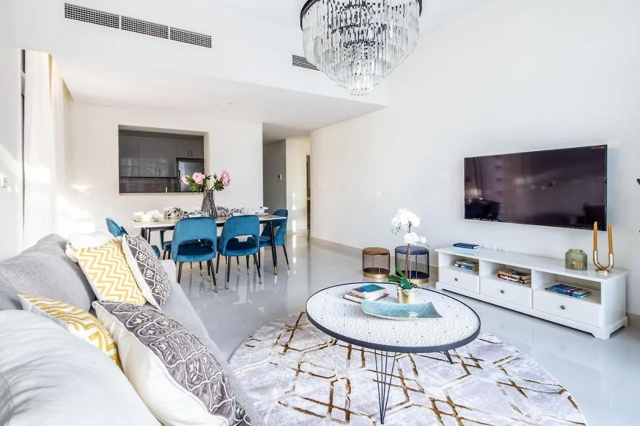 Frank Porter - Boulevard Crescent Apartment Dubai United Arab Emirates