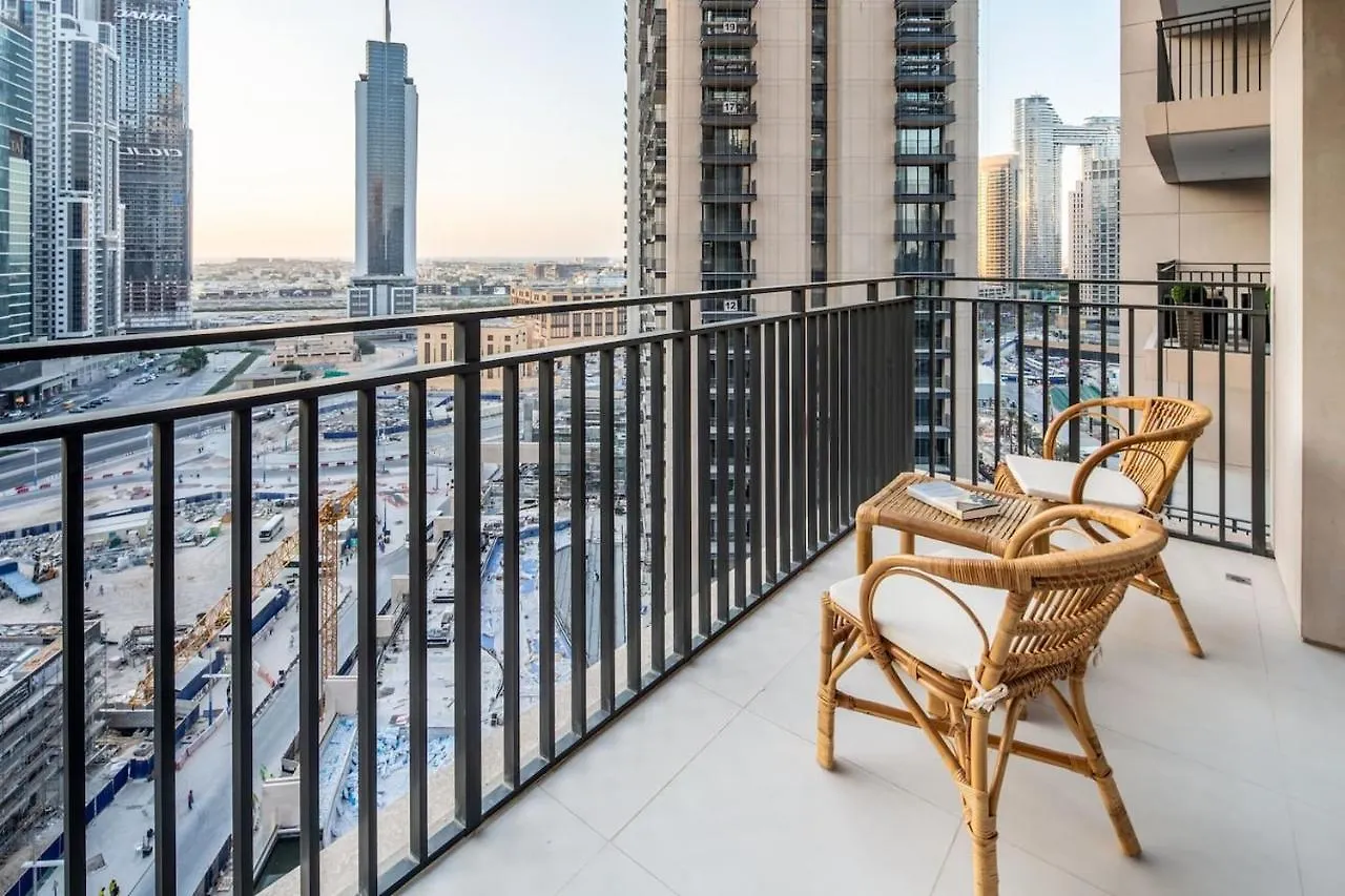 Frank Porter - Boulevard Crescent Apartment Dubai